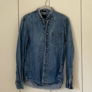 J. Crew Men’s denim shirt. Sz S